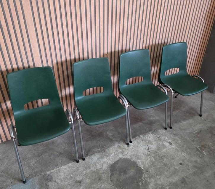 36 x Kunststof kuipstoelen kantine cafe horeca stoelen groen, Huis en Inrichting, Stoelen, Zo goed als nieuw, Vijf, Zes of meer stoelen