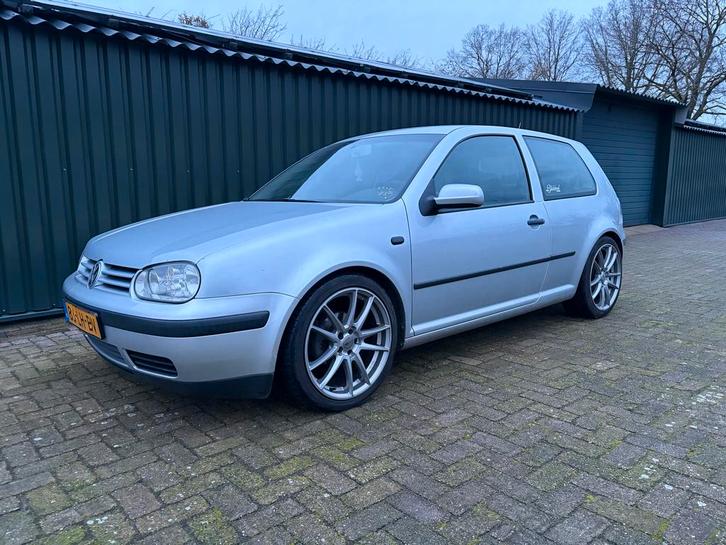 Volkswagen Golf 1.6 77KW 2003 Grijs, Auto's, Volkswagen, Particulier, Golf, Benzine, C, Hatchback, Handgeschakeld, Origineel Nederlands