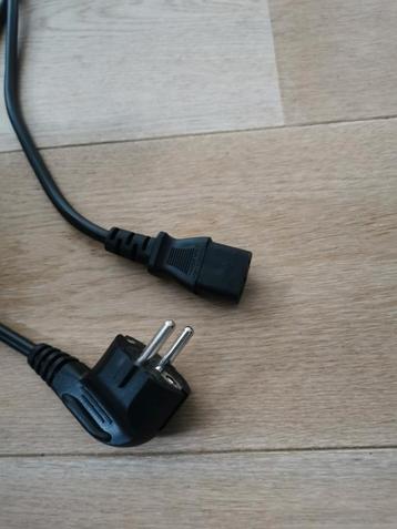 C13 kabel (2 x beschikbaar, beide van 3 meter) beschikbaar voor biedingen