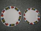 Schaal + 6 borden met kleurig huisjesmotief 27 en 20 cm door, Huis en Inrichting, Keuken | Servies, Verzenden, Nieuw, Bord(en)