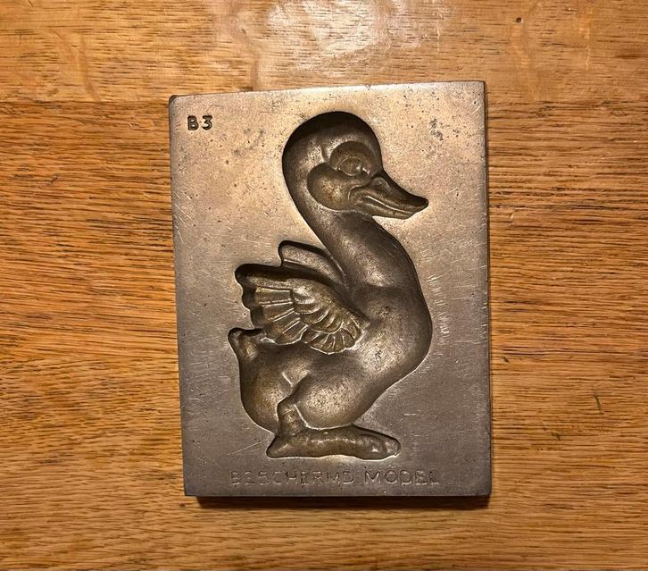 Nederlandse mal marsepein eend vorm tin, Antiek en Kunst, Antiek | Keukenbenodigdheden, Ophalen of Verzenden