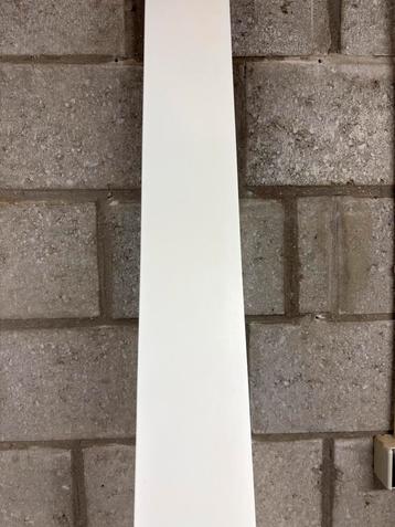 Plint 1,5 x 12 cm (lengte: 2,40 meter) beschikbaar voor biedingen