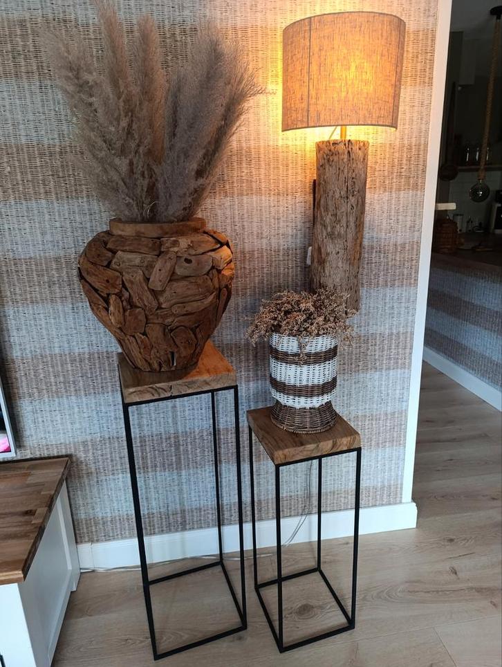 Planten tafeltjes/ zuil teakhout met metalen onderstel nieuw, Huis en Inrichting, Woonaccessoires | Zuilen en Pilaren, Nieuw, Ophalen of Verzenden