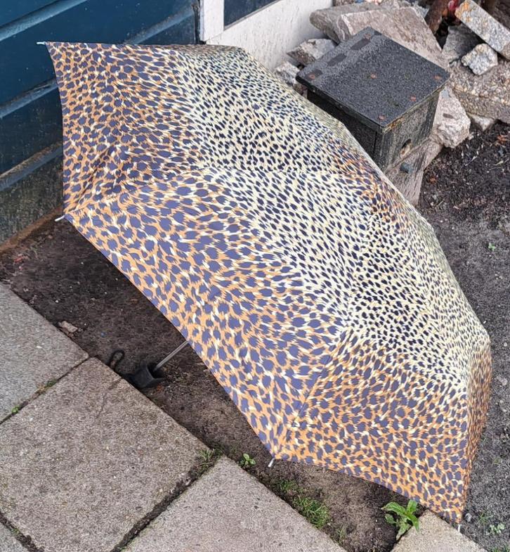 te koop tijger kleur paraplu 1 meter in doorsnee, Sieraden, Tassen en Uiterlijk, Paraplu's, Nieuw, Overige kleuren, Ophalen of Verzenden