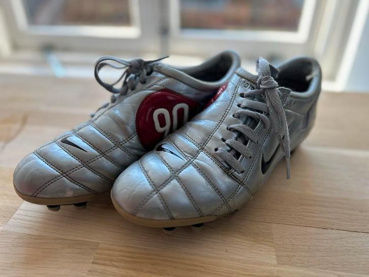 Nike Total 90 voetbalschoenen grijs/rood (maat 43), Sport en Fitness, Voetbal, Gebruikt, Schoenen, Maat M, Ophalen of Verzenden
