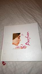 Parfum Cosmetica Boek, Boeken, Ophalen of Verzenden, Gelezen, Mode algemeen