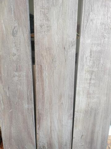 Tegels  2.52M2 -- 23×100cm