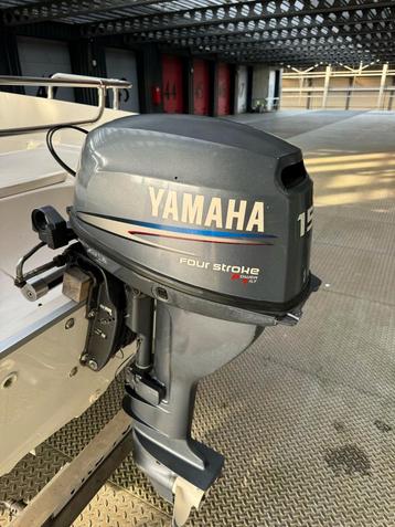 Prachtige 15 pk YAMAHA buitenboord motor wegens verkoop van  beschikbaar voor biedingen