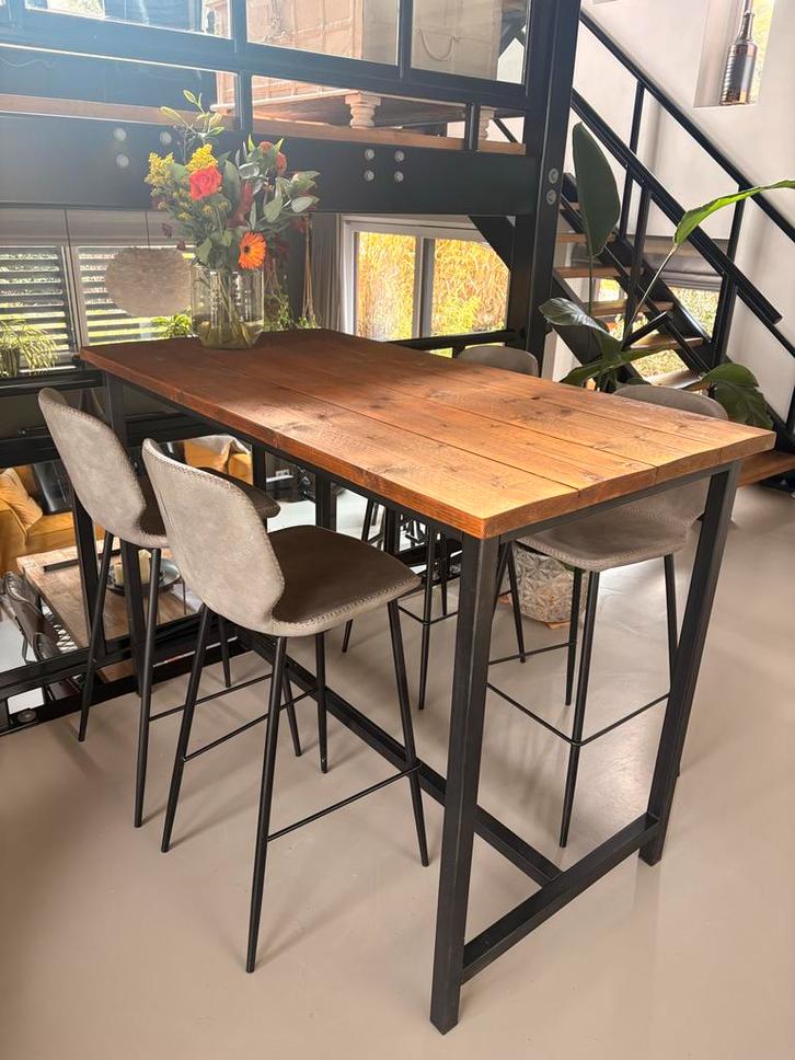 Bartafel met Krukken, Huis en Inrichting, Barkrukken, Gebruikt, 90 cm of meer, Hout, 4 krukken, Met voetsteun, Ophalen