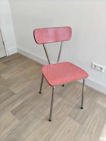 Retro stoeltje beschikbaar voor biedingen