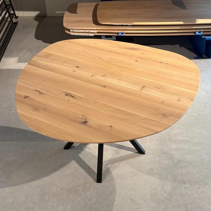 Organische japandi tafel  met ronde vormen 140cm, Huis en Inrichting, Tafels | Eettafels, Nieuw, 100 tot 150 cm, 100 tot 150 cm
