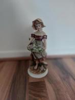 Porseleinen Akita by Kowa beeld Vrouw met bloemen,H24cm, Antiek en Kunst, Ophalen of Verzenden