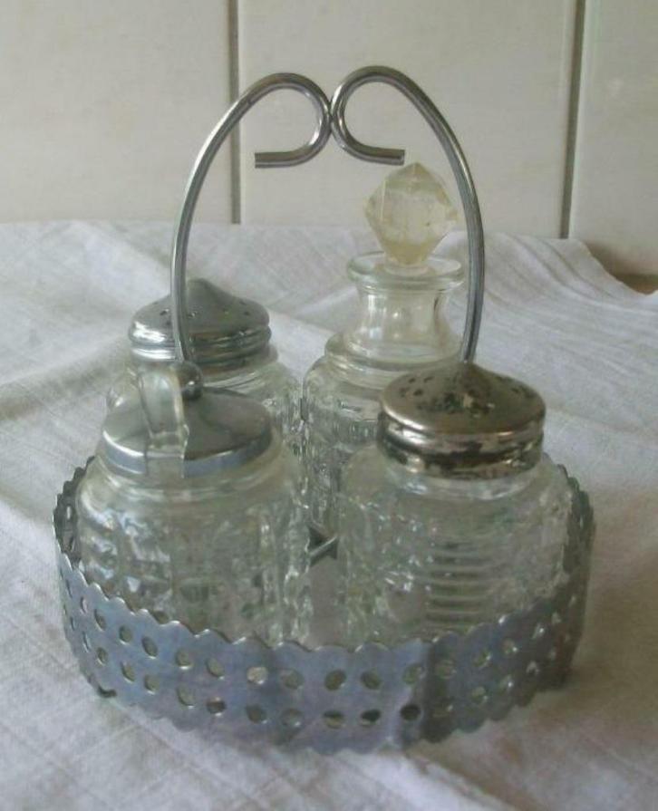 Glazen menagesetje in zilverkleurig mandje, Antiek en Kunst, Curiosa en Brocante, Ophalen of Verzenden