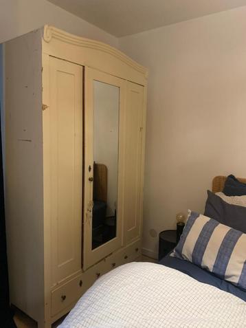 Brocante linnenkast beschikbaar voor biedingen