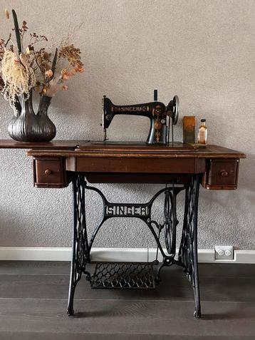 Antieke Singer trapnaaimachine 1922 beschikbaar voor biedingen