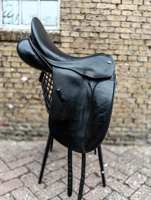 Zwarte Euroriding Diamond Dressuur zadel, Dieren en Toebehoren, Paarden en Pony's | Zadels, Gebruikt, Dressuur, Ophalen of Verzenden