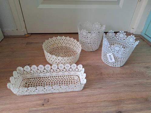 Setje Brocante gehaakte mandjes, Huis en Inrichting, Woonaccessoires | Schalen en Manden, Zo goed als nieuw, Rond, Ophalen of Verzenden
