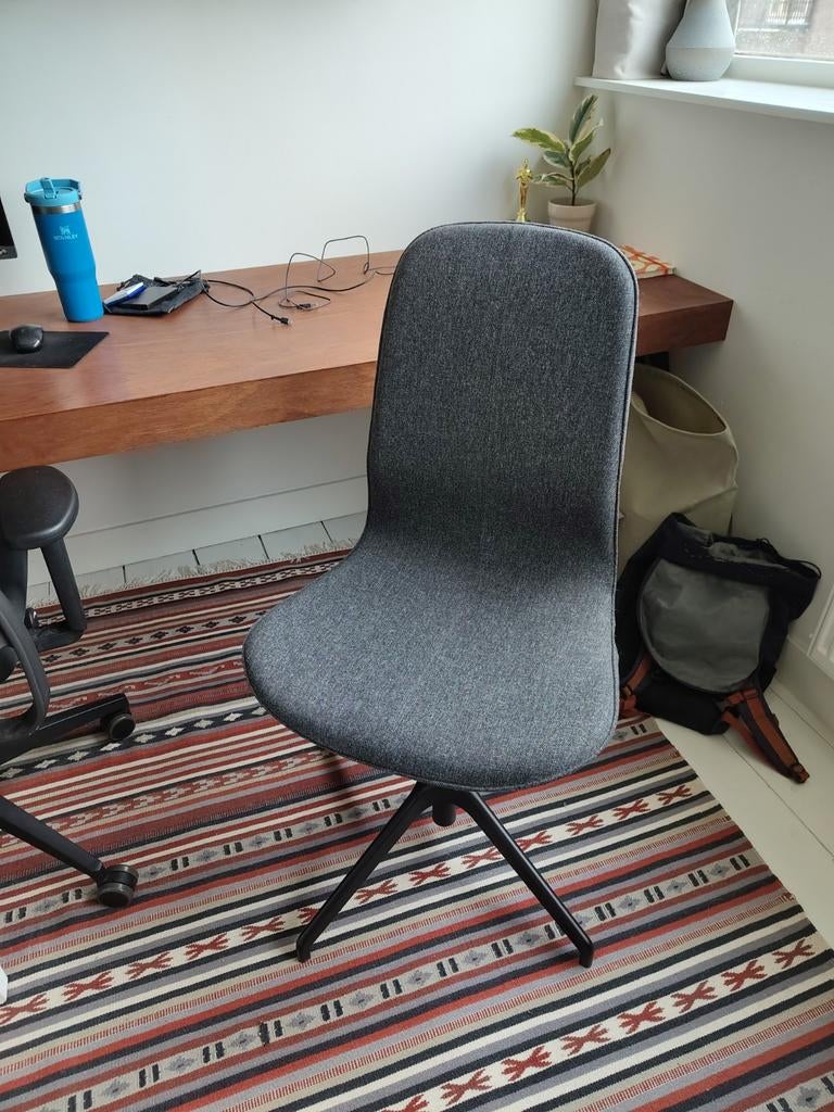 Langfjall ikea bureaustoel, Ophalen, Eén