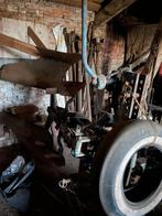 2 oude ploegen. 1 voor achter een tractor, 1 achter paard., Antiek en Kunst, Ophalen