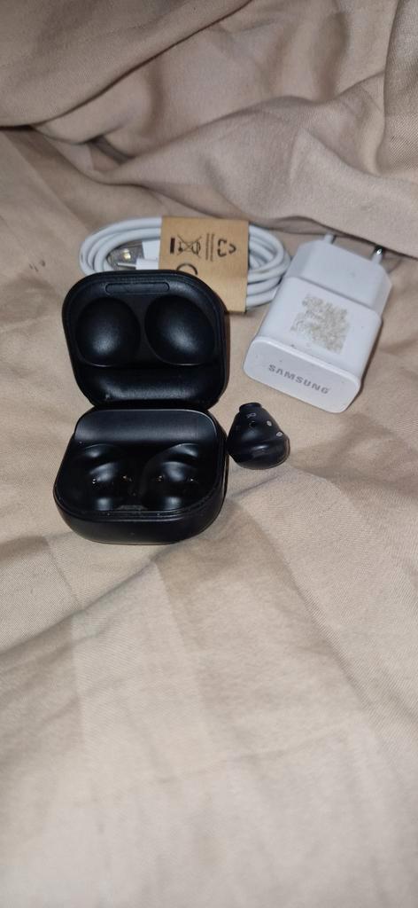 Galaxy buds PRO case., Telecommunicatie, Mobiele telefoons | Oordopjes, Zo goed als nieuw, In oorschelp (earbud), Ophalen of Verzenden