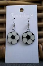 Oorbellen voetbal - bal - voetballer (emaille), Sieraden, Tassen en Uiterlijk, Oorbellen, Overige materialen, Hangers, Overige kleuren