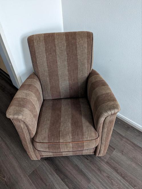Fauteuil. Degelijk en stevig. Zit fijn, Huis en Inrichting, Fauteuils, Gebruikt, Hout, Leer, Stof, 50 tot 75 cm, Minder dan 75 cm
