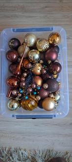 Kerstballen en piek in doos brons en goud, Diversen, Kerst, Ophalen, Gebruikt