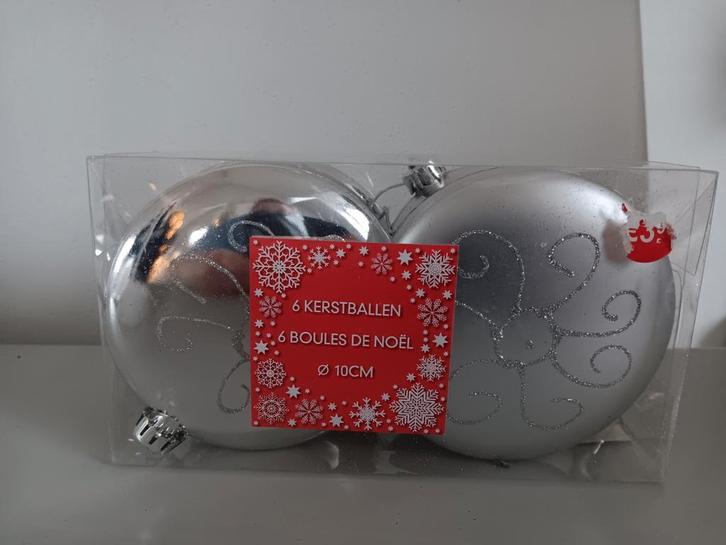 nieuwe platte kerstballen 6 stuks zilverkleur, Diversen, Kerst, Nieuw, Ophalen of Verzenden