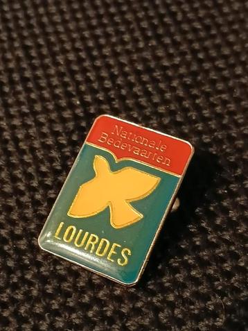 Vintage Lourdes Nationale Bedevaarten Broche  beschikbaar voor biedingen