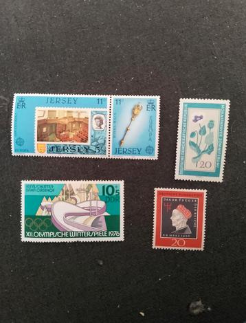 Diverse Collectie  Postzegels beschikbaar voor biedingen