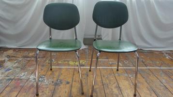 Two retro green chairs beschikbaar voor biedingen