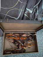 Koffer met oude schaatsen., Verzamelen, Ophalen