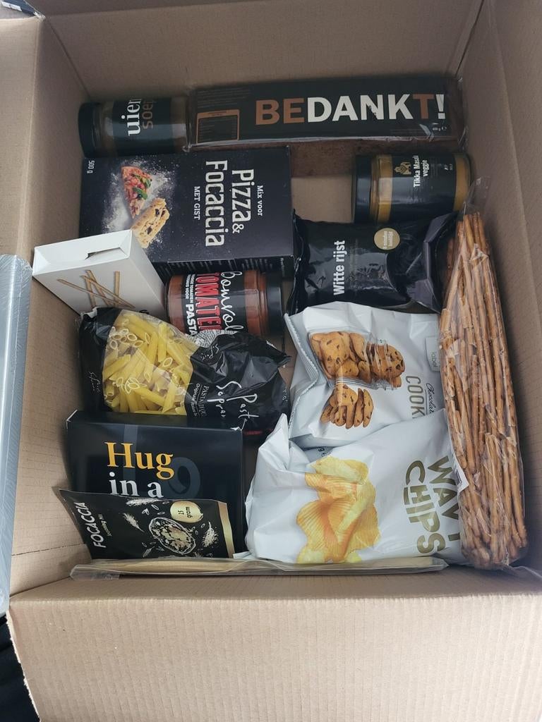 GRATIS Box with food and backpack for free, Doe-het-zelf en Verbouw, Overige Doe-het-zelf en Verbouw, Ophalen