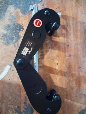 Balkenklem voor in H-balken 1000kg nieuw beschikbaar voor biedingen