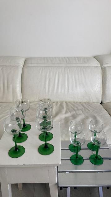 10 vintage wijn  glazen met groene voet. Luminarc . beschikbaar voor biedingen
