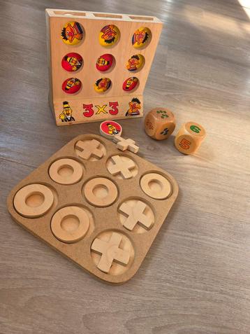 3 op een rij Bert & Ernie, X-0 spel + 2 houten dobbelstenen beschikbaar voor biedingen