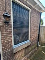 Oudewetse houten rolluiken, Doe-het-zelf en Verbouw, Rolluiken, Ophalen, 100 tot 150 cm, Bruin, Zo goed als nieuw