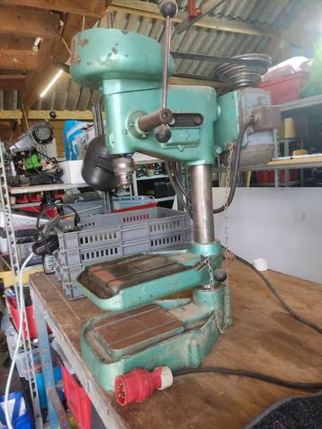 Zware Kolomboormachine - Krachtstroom beschikbaar voor biedingen