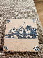 Antieke  Wandtegel met Blauwe Decoratie, Ophalen of Verzenden