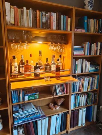 Billy Boekenkasten met Bar beschikbaar voor biedingen