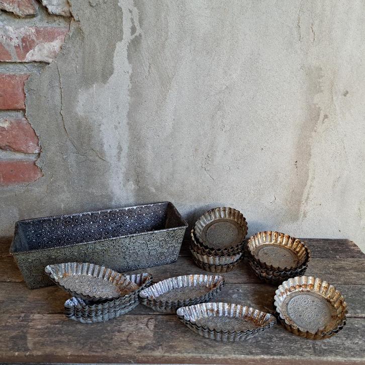 Oud brocante Frans bewerkt cakeblik bakvormpje *Etage3*, Huis en Inrichting, Woonaccessoires | Overige, Gebruikt, Ophalen of Verzenden