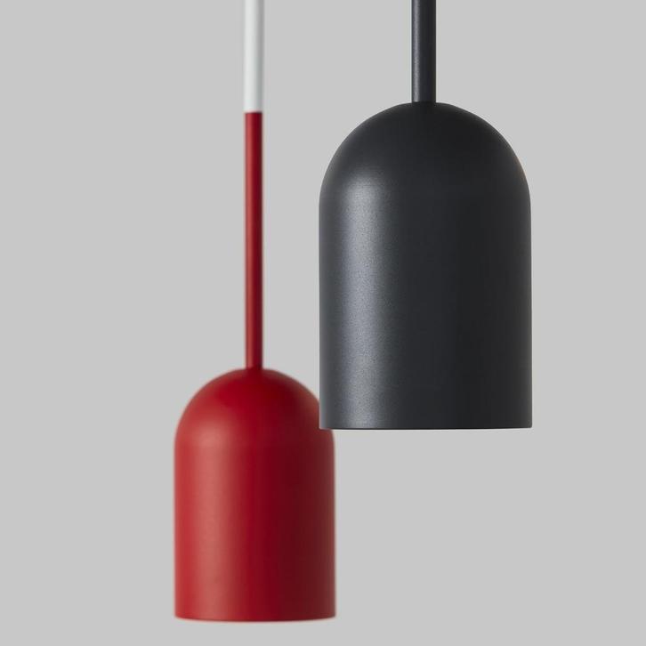 Frederik Roijé Beaming Bobber hanglamp pencil rood-wit, Huis en Inrichting, Lampen | Hanglampen, Nieuw, Minder dan 50 cm, Kunststof
