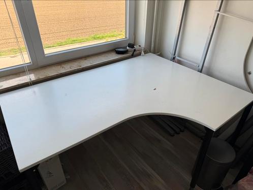 Bureaus 2x (gespiegelde uitvoering) ander onderstel, Huis en Inrichting, Bureaus, Zo goed als nieuw, Ophalen