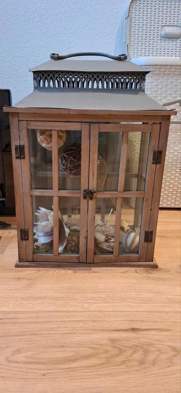 Houten Lantaarn met Glas beschikbaar voor biedingen