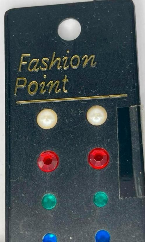 SPECIALE FASHION POINT EARRINGS VIER VERSCHILLENDE OORBELLEN, Sieraden, Tassen en Uiterlijk, Oorbellen, Nieuw, Knopjes of Stekers