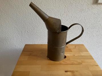 Vintage oliekannetje . beschikbaar voor biedingen