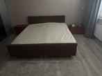 Gratis 2 persoonsbed met matrassen en kastjes, Ophalen, Gebruikt, Tweepersoons, Bedbodem