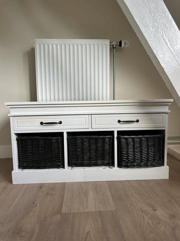 Lade kast wit hout beschikbaar voor biedingen