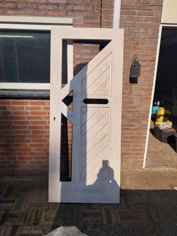Te koop voordeur beschikbaar voor biedingen