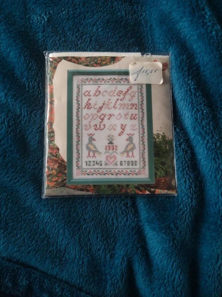 Dmc borduur pakketje Alphabet, Hobby en Vrije tijd, Borduren en Borduurmachines, Nieuw, Borduurpakket, Handborduren, Ophalen of Verzenden